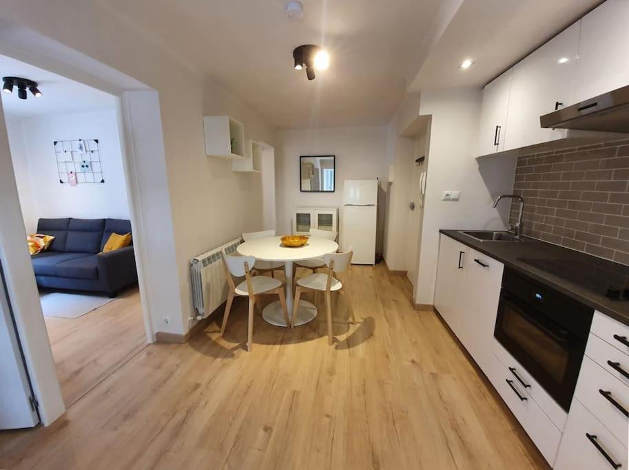 Apartamento Acogedor Piso En El Centro De Sabiñánigo Exterior foto